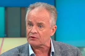 Eamonn Holmes Instagram: This Morning star Ruth Langsford fails to notice  'George Clooney'