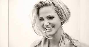 In december 2009, harding appeared on mtv's sarah harding in 24 hours. Qjqi So5umlwem