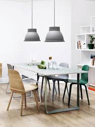 Der eames lounge chair von vitra, 1956 von charles & ray eames entworfen, ist bis heute einer der beliebtesten sowie bekanntesten clubsessel. Retro Bis Modern Welcher Tisch Passt Zu Welchem Stuhl Wohnidee