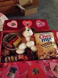 Pin By Simone Sannelli On Holiday Fun College Gifts Valentines Day Care Package Gifts For College Boys