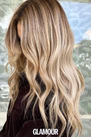 buttercream blond ist die winter trendhaarfarbe 2020 haare blond farben haarfarben blond strahnen blonde haare mit strahnen