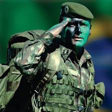 Fenerbahçe'den soldado paylaşimi fenerbahçe sosyal medya hesabından, roberto soldado ve eşinin fotoğrafını paylaşarak, i̇spanyol golcünün i̇stanbul'a doğru yola çıktığını açıkladı. Soldado Brasileiro Facebook