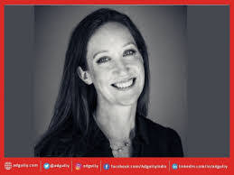 Laura Chambers's Instagram, Twitter & Facebook