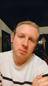 Watch Andor in Latin American version with original voice acting