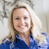 Lynn Oxley's Instagram, Twitter & Facebook