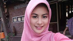 Allah dgn tulisan arab dan pemandangan. Betari Ayu Dan Aditya Zoni 7uplagi Com