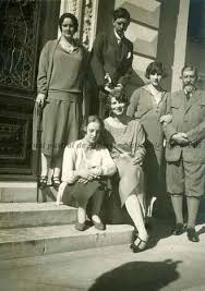 Sostegno agli alluvionati del veneto. Regele Ferdinand Principesa Irina A Greciei Principesa MoÈtenitoare A Romaniei Elena Dany De Ho Queen Victoria Family Romanian Royal Family European Royalty