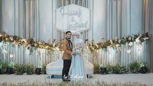Baca juga desain dan warna cat kamar tidur romantis. Menikah Lindswell Kwok Pilih Dekorasi Pelaminan Gaya Modern Minimalis