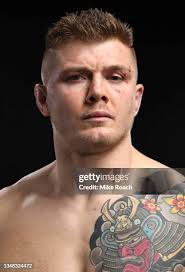 Grant Dawson punches Ricky Glenn in a lightweight fight during the... News  Photo