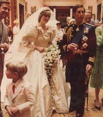 Carlos y camilla por las calles de la habana vieja. Abril On Twitter La Princesa Diana Dijo Que Caminando Al Altar Se Sentia La Chica Mas Suertuda Del Mundo Y No Podia Dejar De Mirar A Carlos Hasta Que Entre Los