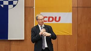Die cdu habe mit dem drang in die mitte viele konservative mitglieder und wähler verloren, die sich nicht mehr verstanden fühlten und sich frustriert abgewandt hätten, beklagt der jurist. Mitglieder Der Cdu Sankt Augustin Wahlen Neuen Vorstand Christlich Demokratische Union