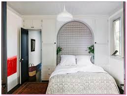 Başlık için, yatak odaları için tipik olmayan dekoratif bir unsur kullanabilirsiniz. Index Of Wp Content Uploads Wio Backup 2016 01