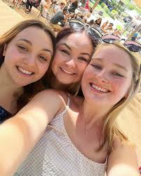 cue the Reba theme song* #jessbrownesout