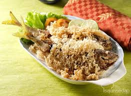 Tumbuk halus kunyit, jahe, bawang merah, bawang putih. 5 Resep Ikan Kembung Enak Dan Sederhana Ini Rasanya Bikin Ketagihan Deh Semua Halaman Sajian Sedap