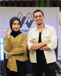Nazrief nazri, bella dally, sharifah shahora, lana nordin, shakila koriri. Makmum Yang Paling Aku Cinta