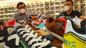 Pabrik tisu membuat kotak tisu dengan keterangan pl=48cm, pt=32cm, dan lt=24cm warna yang sama. Berkah Pandemi Covid 19 Caesarico Alihkan Bisnis Sepatunya Ke Pasar Online Halaman All Tribun Jateng