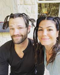 From Jared 🙂 As a parent, you give your children everything… In return,  they give you lice…. 😭🤦‍♂️ Hope y'all's weekend is off to a better start  than ours!!! 😭🤮 @genpadalecki *Graciela*
