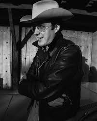 Happy to announce I am now the new men's brand manager at @jmclaughlin. So  excited to be part of a renewed focus