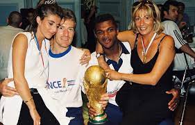 Didier deschamps, né le 15 octobre 1968 à bayonne (france), est un footballeur international français devenu entraîneur. 50 Bougies Pour Didier Deschamps Et 50 Choses A Savoir Equipe De France Football