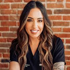 Jami Hays's Instagram, Twitter & Facebook