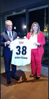 Berna çebi ve ahmet nur çebi. Cebi Den Berna Gozbasi Na Forma Hediyesi