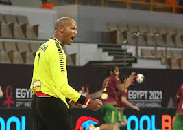 El portero de balonmano del porto alfredo quintana, nacido en cuba pero nacionalizado portugués, sufrió este lunes una parada cardiorrespiratoria durante un entrenamiento y tuvo que ser trasladado. Opscqltjmkw2xm