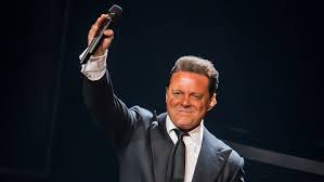 Till this day there's no latin artist that can compete in this generation like luis miguel. Univision Developing Luis Miguel Tv Series Despite Singer S Deal With Mgm Variety