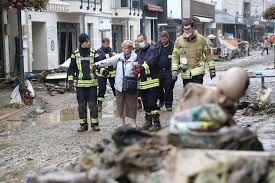 Las inundaciones provocadas por fuertes lluvias en bélgica y alemania han dejado al menos 120 muertos y 1, 300 desaparecidos, según las autoridades de ambos países, sin embargo las fuertes lluvias se. V8txq0bc6ezgqm
