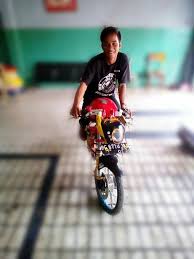 Motor cros mini trail 50 cc ini,memang d desain untuk anak anak usia 7 tahun ke atas yaaaa.semua perlu bimbingan orang tua ketika mengendarainya. Anak Motor Home Facebook