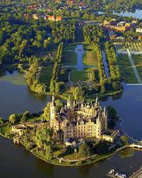 Pin By Margaret Johnson On Deutschland Germany Castles Beautiful Castles Schwerin