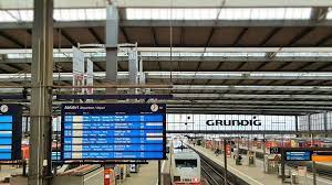Aktuelles besucher:innenaufkommen zu den zahlreichen einkaufsmöglichkeiten am hauptbahnhof münchen finden sie unter: How To Use Munchen Hbf Munich Main Station Train Station