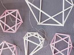 Lalu potong kertas tersebut sesuai dengan yang sudah anda gambar sebelumnya. Percantik Ruangan Dengan 6 Hiasan Gantung Dari Sedotan Yang Bisa Kamu Buat Sendiri