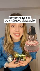 Jean mi, Pantolon mu? Aralarındaki farkı biliyor musun? Hadi hemen  açıklayalım! Jean: Kot kumaşından üretilir, daha casual ve günlük kullanıma  uygundur. Genellikle mavi tonlarında olur ama farklı renklerde de  bulunabilir. Pantolon: Farklı