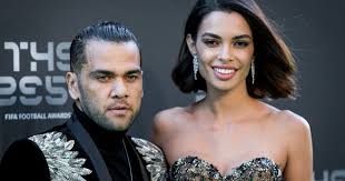 La canaria ha respondido a algunas preguntas a través del. Dani Alves Et Sa Femme Joana Sanz Les Celebrites Arrivent A La Ceremonie Des Trophees Fifa 2018 Au Royal Festival Hall A Londres Royaume Uni Le 25 Septembre Purepeople