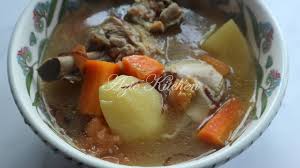 Hiaskan dengan hirisan daun bawang dan daun sup. Sup Ayam Kampung Yang Sedap Azie Kitchen