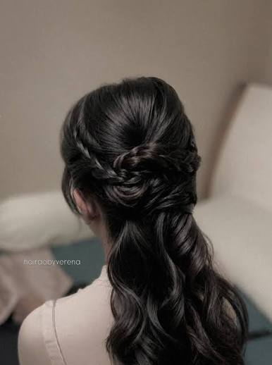 Half Up Dutch Crown Braid 👑 #missysueblog #missysuehair #hairreels #hairstyles #hairtutorial #braidedhair #hairreel #hairstylereels #hairtrends #updohairstyles