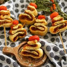 Petits sapins feuilletés au bacon et au fromage