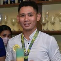 30+ (na) “Christian Roldan” profile