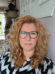 Okayy now that one's pretty cool even got my messy hair right 😂😂😂😂😂 Ps  I had to go and edit the watch so it was red instead of orange