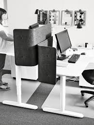 Le Bureau En Bonne Posture Cloison Bureau Agencement Bureau Bureau Reglable En Hauteur