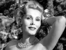 Század közepének egyik legismertebb hollywoodi szexszimbóluma, sokak szerint a világ első és máig legnagyobb celebe. Zsa Zsa Gabor Knew Femininity Was A Performance She Played It Perfectly Suzanne Moore The Guardian