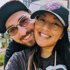 Vong Her's Instagram, Twitter & Facebook