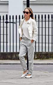 Her father was a theatre sound engineer and her mother is a businesswoman. Emilia Clarke Out And About In London 07 16 2021 Hawtcelebs