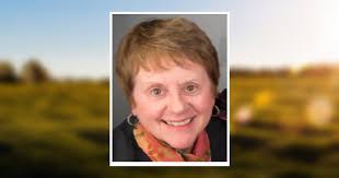 Julie Travers's Instagram, Twitter & Facebook