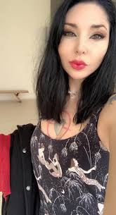 Hi everyone! I'm Kristianna and I would love to do work with photographers  for shoots in the LA and OC areas. I love to be creative so please reach  out 🙂I'm 5'10”.