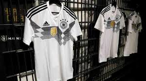 Para pemain futsal selalu bergarap untuk mengenakan baju yang memiliki desain baju futsal terbaik di dunia.para pemain futsal tentunya akan merasa lebih percaya diri jika pakaian yang dikenakan memiliki desain yang keren. Ini Jersey Terbaik Dan Terburuk Di Piala Dunia 2018 Setuju Gaya Tempo Co
