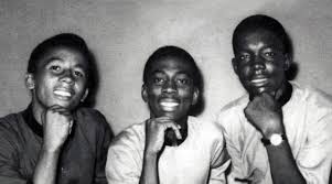 O improvável encontro aconteceu em março de 1980, quando o jamaicano veio ao brasil para a inauguração da filial de uma gravadora. Bob Marley O Rei Do Reggae Bob Marley Rio De Janeiro Chico Buarque E O Futebol
