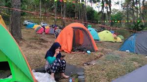 5.000 saja, sedangkan untuk parkir motor 2 ribu, parkir mobil 3 ribu, parkir bus 10 ribu. Wisata Selorejo Malang Dibuka Lagi Ada Area Camping Di Tepi Waduk Surya Travel