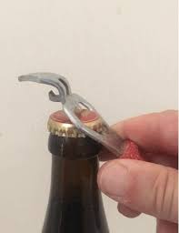 Botol sebenarnya diperbuat daripada kaca, plastik, atau aluminium, dan digunakan untuk menyimpan cecair seperti air, susu, minuman ringan, arak, anggur, ubat, sabun, dakwat. Pembuka Botol Wikipedia Bahasa Indonesia Ensiklopedia Bebas