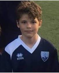 Rigon Kadriu, jeton në Zvicër në kantonin e Valisit me familjen e tij.  Talenti i tij në futboll është i pa krahasuar përderisa ai është edhe  lojtari më i mirë në ekipin